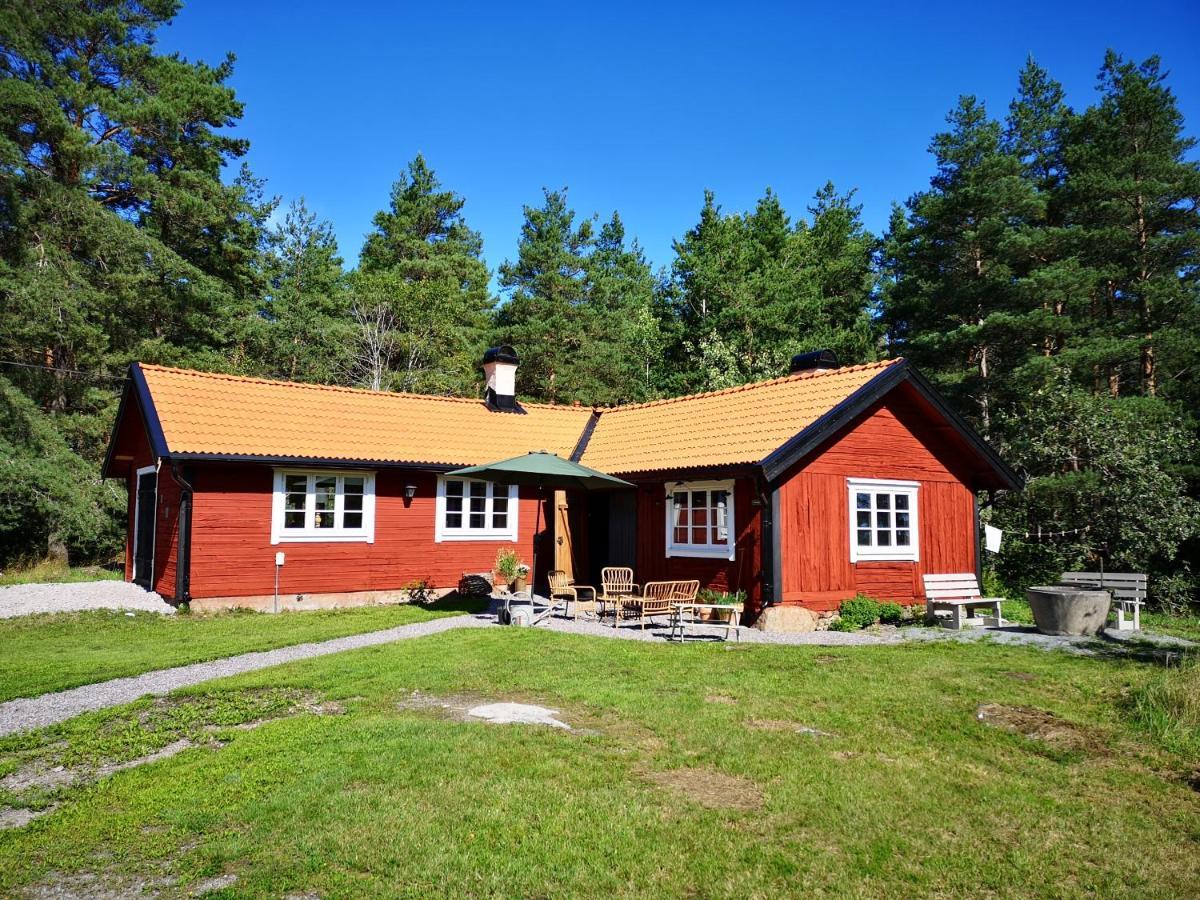 Smedjan Cottage Enköping Екстериор снимка